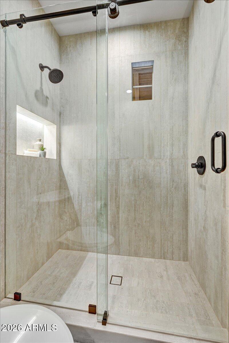 39-Guest Shower Detail