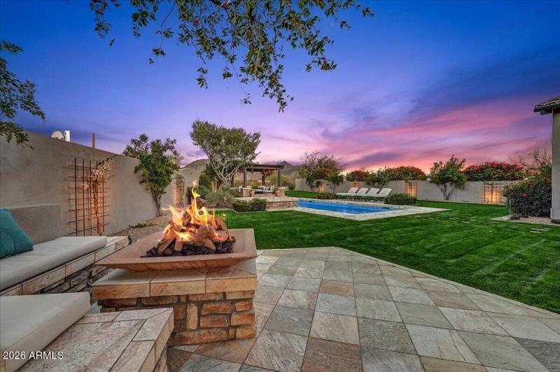 48-Patio Firepit View