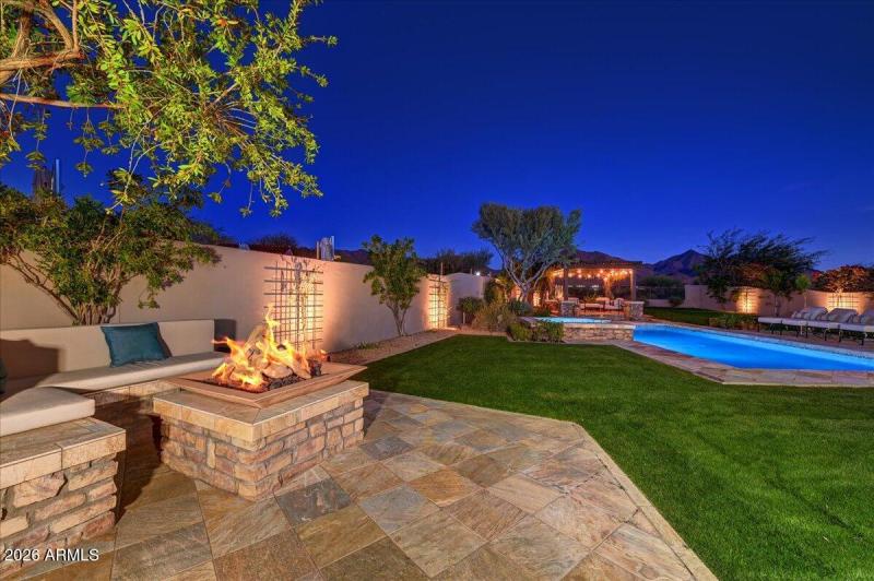 49-Twilight Patio Firepit