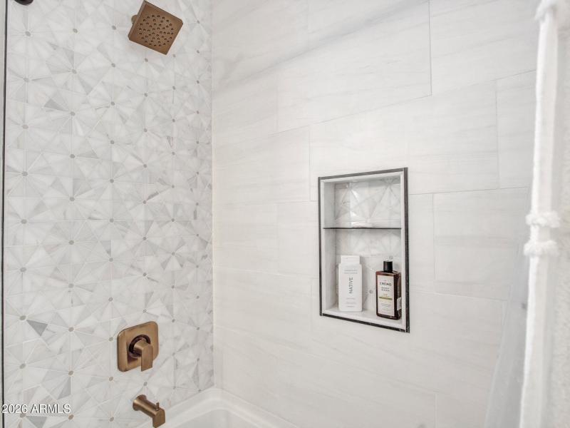 22-Shared-Bathroom-(2)