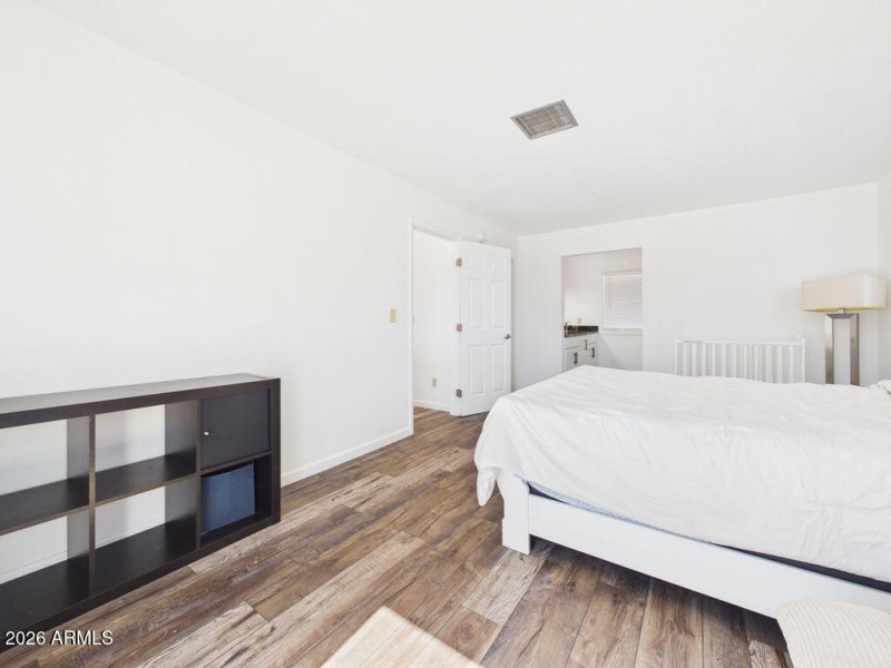 CAM06294G6-PR0015-STILL035