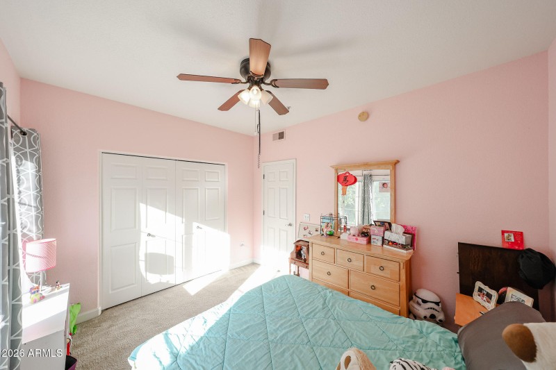 Second bedroom w/large closet