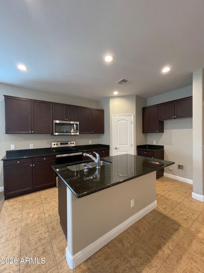 5E3F9F2E-A8DF-40CE-AF83-DF65193CF993