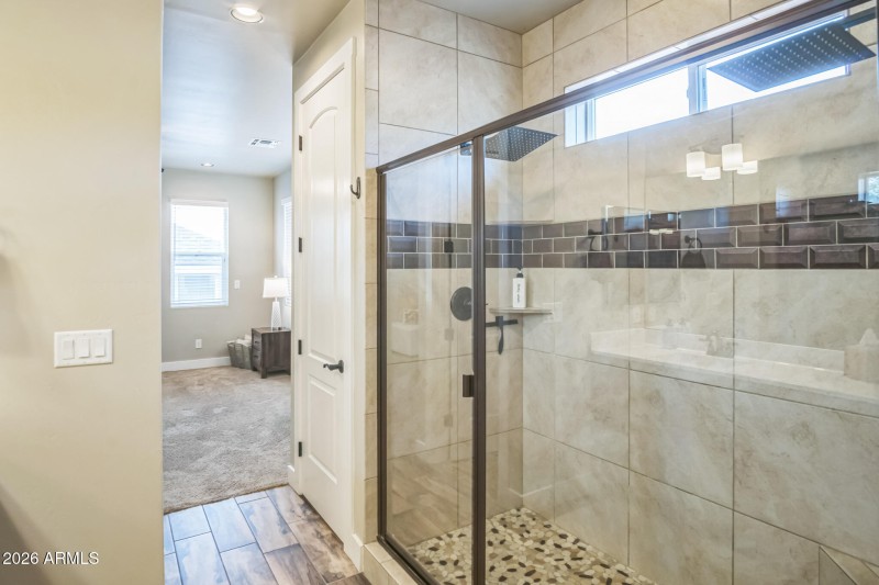 3194 Bathroom 1 shower