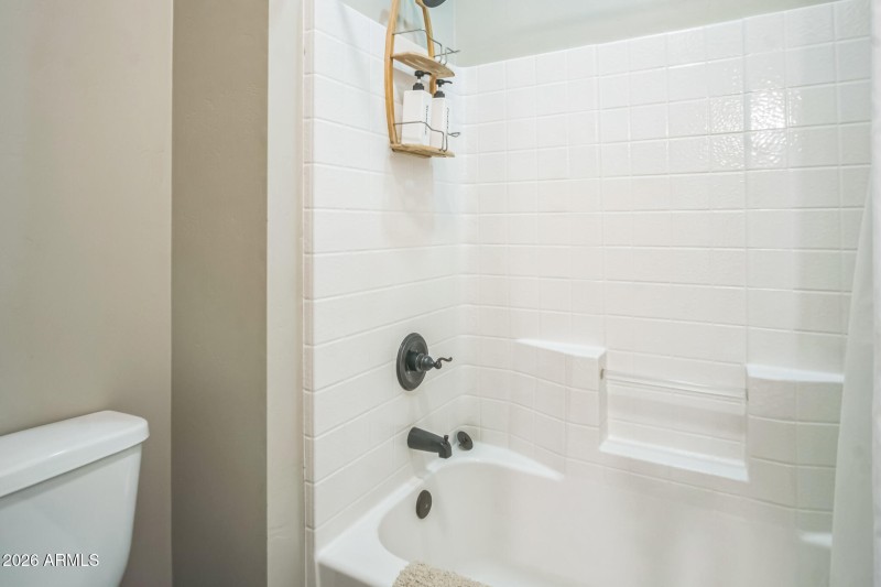 3194 Full Bathroom 2