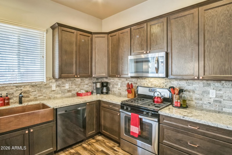 3194 Kitchen stove shot