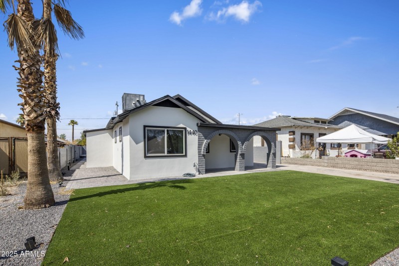 3-web-or-mls-D46A2137