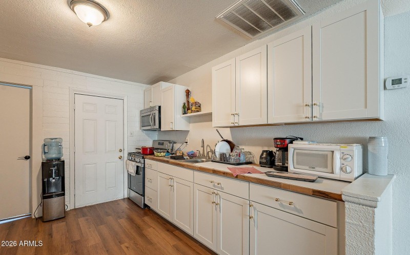 20230309221220683213000000-o