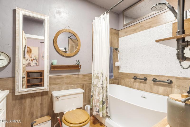 Apartment Bathroom 1