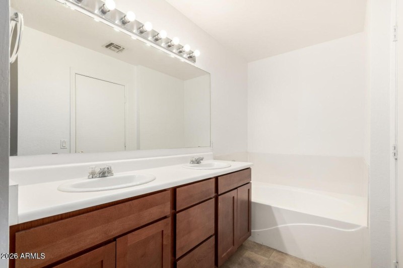 3124 W Maldonado Rd primary bathroom tub