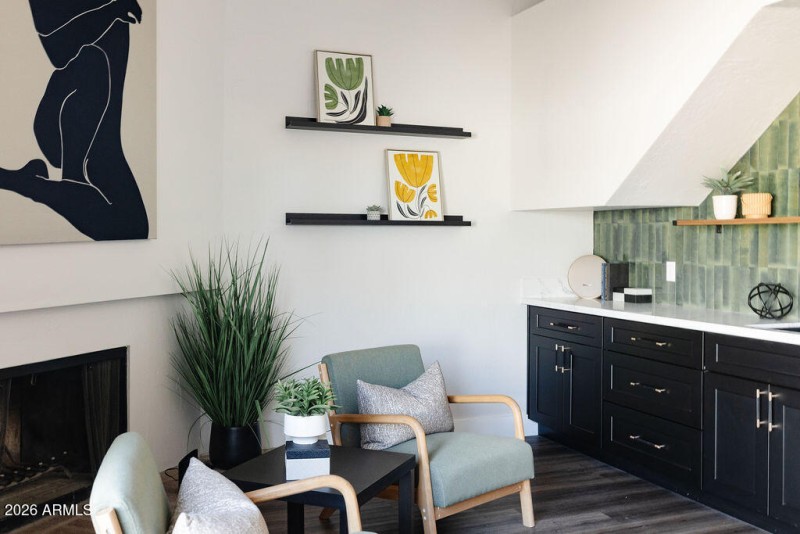 Fireplace & Wet Bar in Great Room