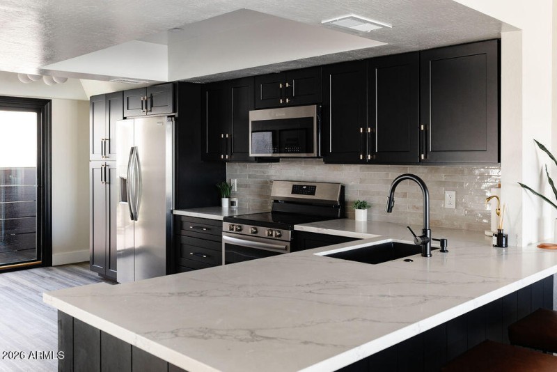 Kitchen with Breakfast Bar