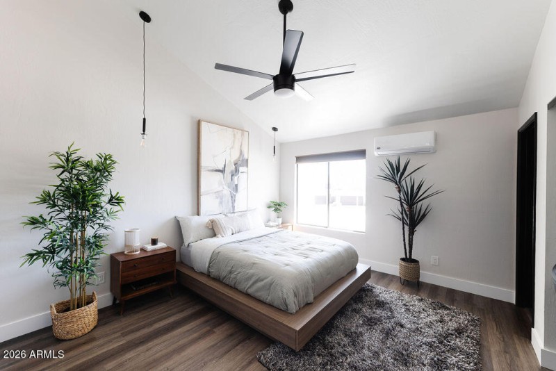 Primary Bedroom (Upstairs)