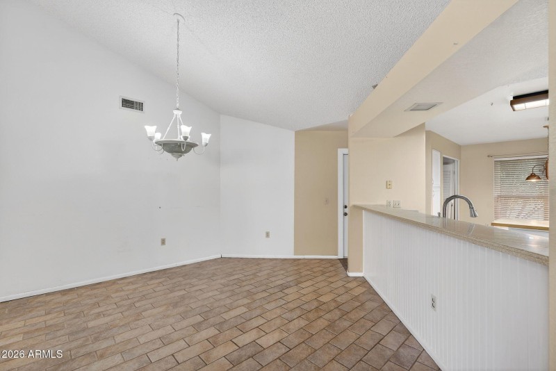 11-web-or-mls-05E Hobart St