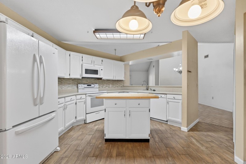 13-web-or-mls-07E Hobart St