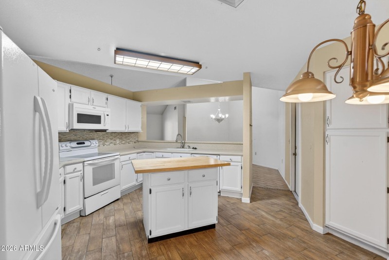 14-web-or-mls-08E Hobart St