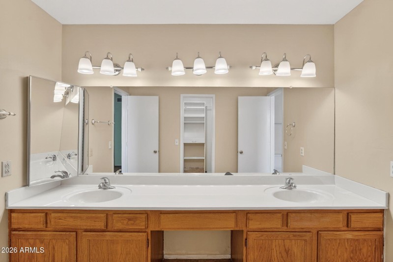 25-web-or-mls-22E Hobart St