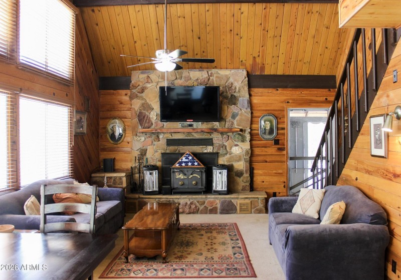 8532 Hicks Great Room 2