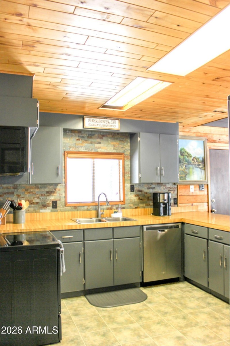 8532 Hicks Kitchen 2