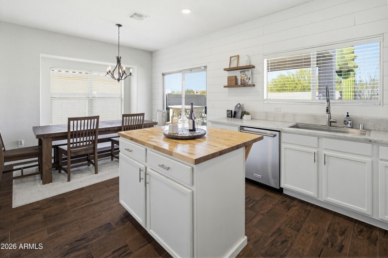 5022 E Peak View Rd-27