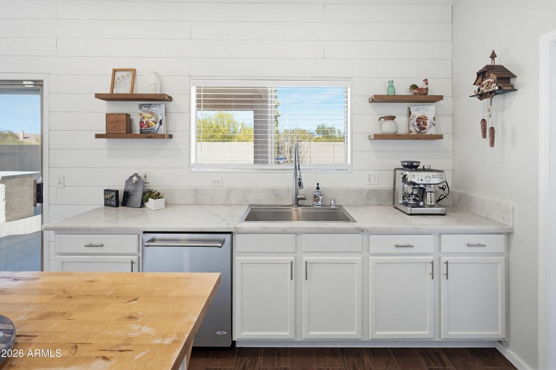 5022 E Peak View Rd-30