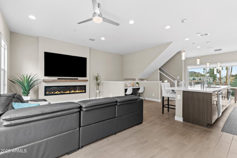 13_1717 e morten ave-13