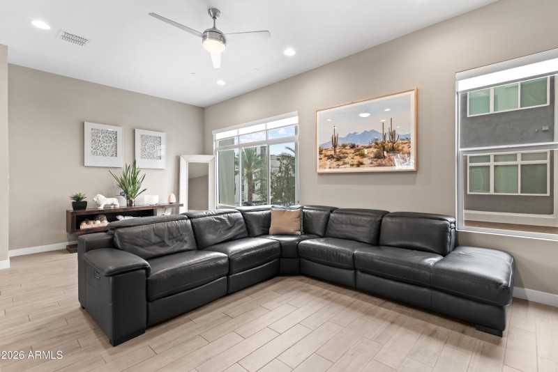 15_1717 e morten ave-15