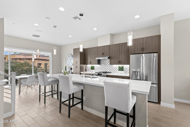 16_1717 e morten ave-16