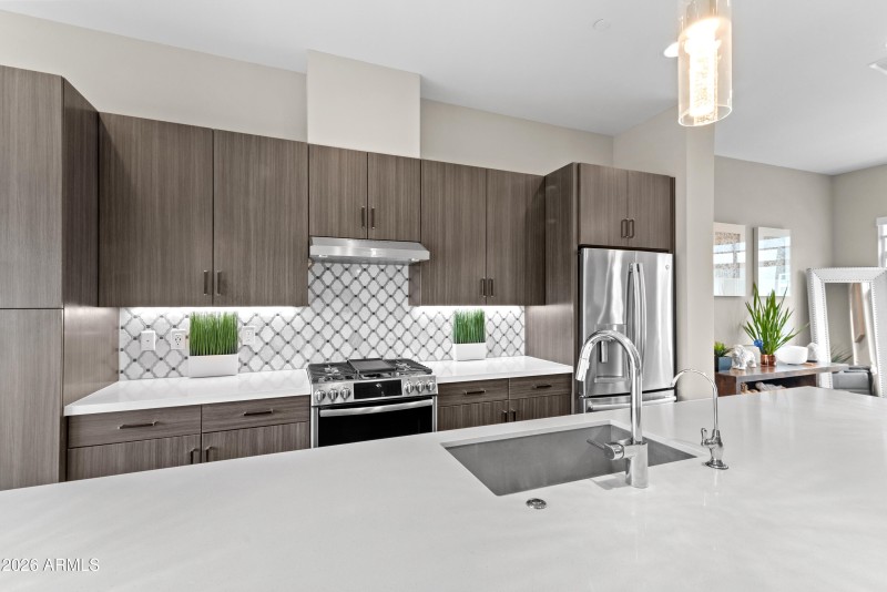 18_1717 e morten ave-18