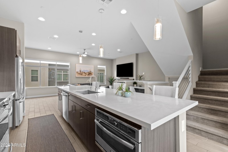 19_1717 e morten ave-19