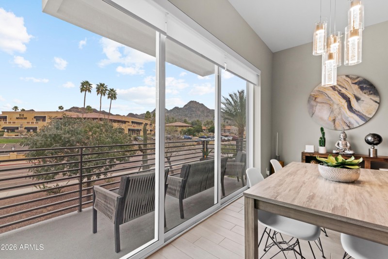 21_1717 e morten ave-21