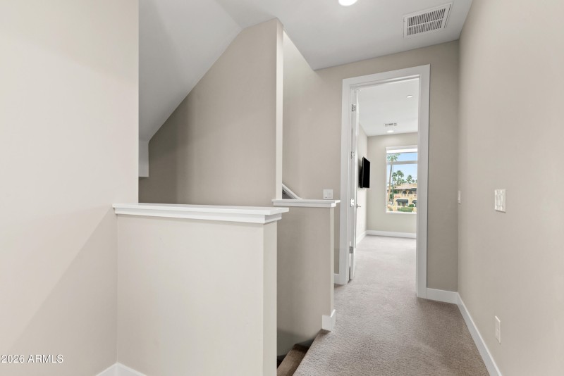 24_1717 e morten ave-24