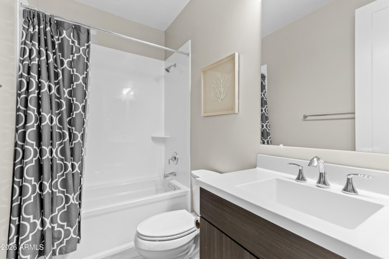 33_1717 e morten ave-33