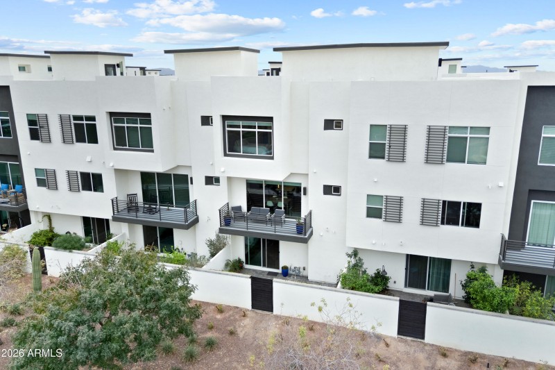 40_1717 e morten ave-40