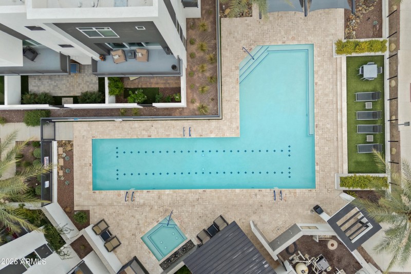 47_1717 e morten ave-46