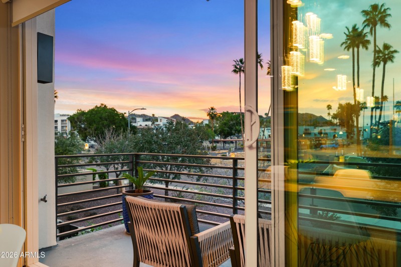 53_1717 e morten ave-twilight-3