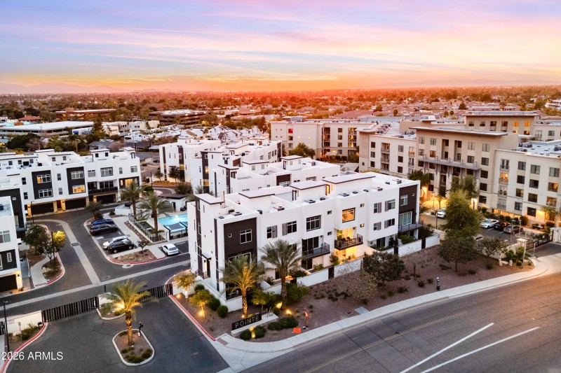 56_1717 e morten ave-twilight-6