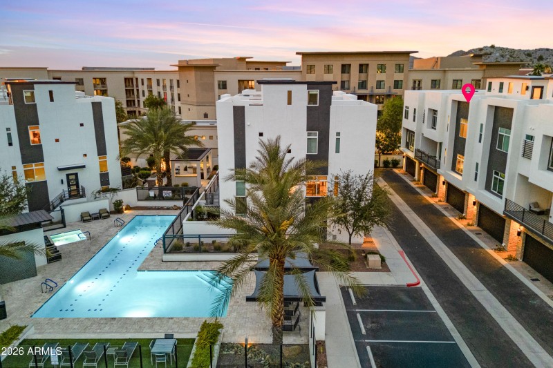 57_1717 e morten ave-twilight-7