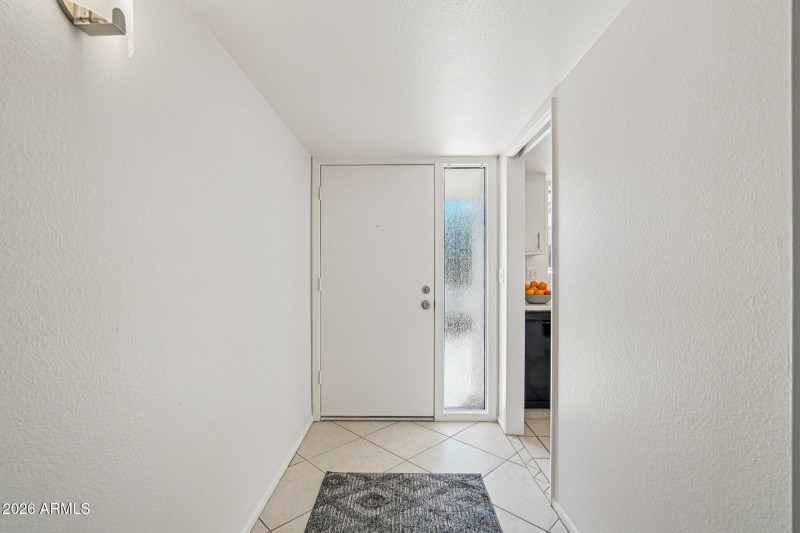 Light & Bright Interior Entry