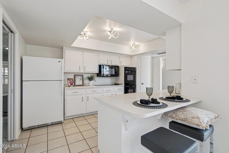 Kitchen Peninsula with Seating