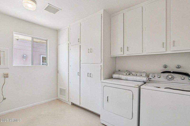 Laundry Room W Storage