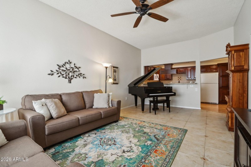 6-web-or-mls-N 100th Ave-S2502-006