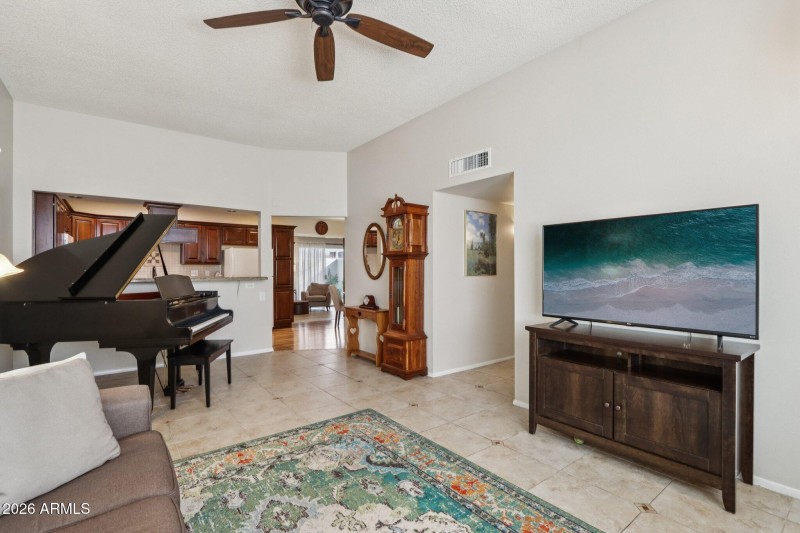 7-web-or-mls-N 100th Ave-S2502-007