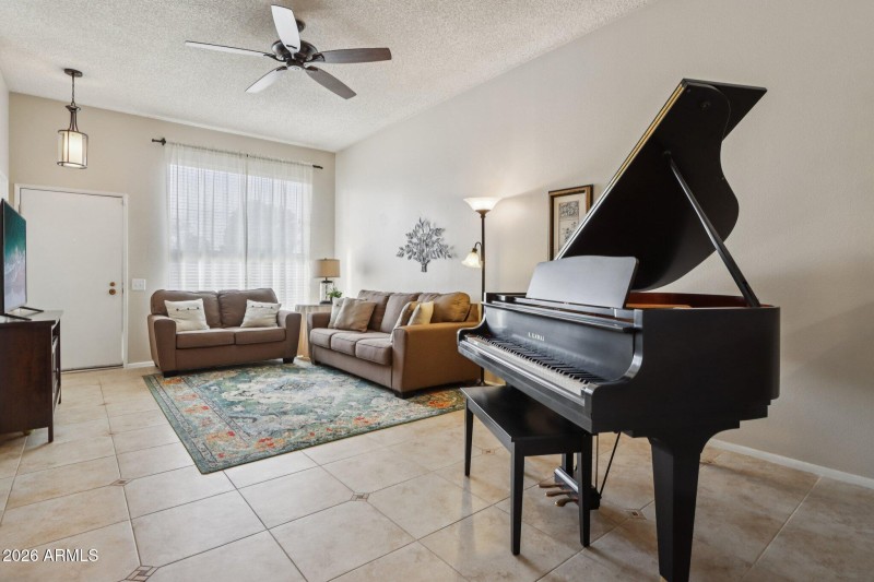 8-web-or-mls-N 100th Ave-S2502-008