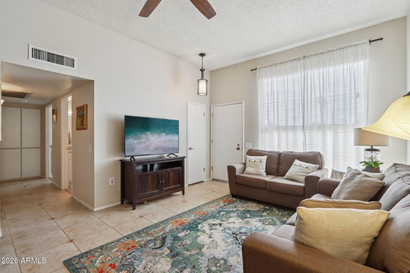 9-web-or-mls-N 100th Ave-S2502-009