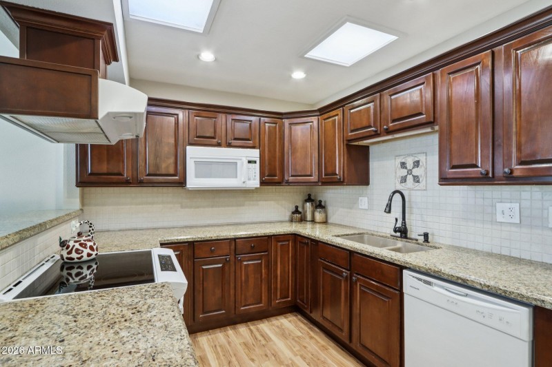 14-web-or-mls-N 100th Ave-S2502-014