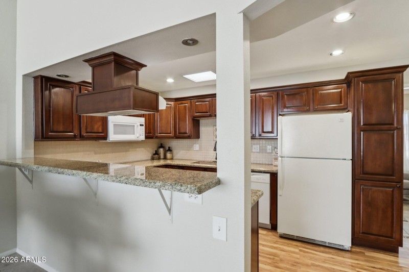 16-web-or-mls-N 100th Ave-S2502-016