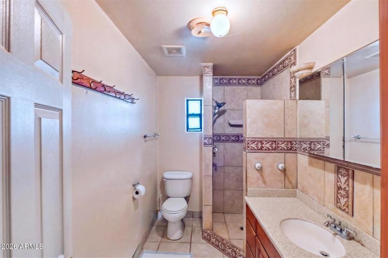 7027 North Bond Road-082043