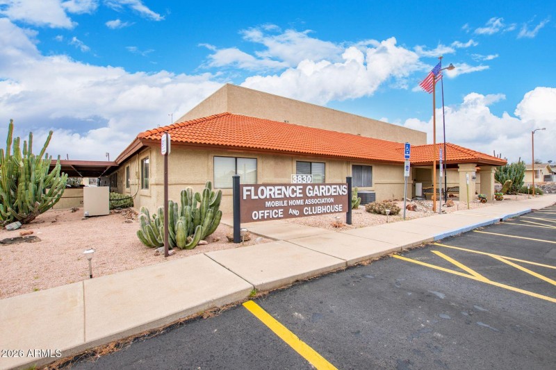 Clubhouse Offce1_resized