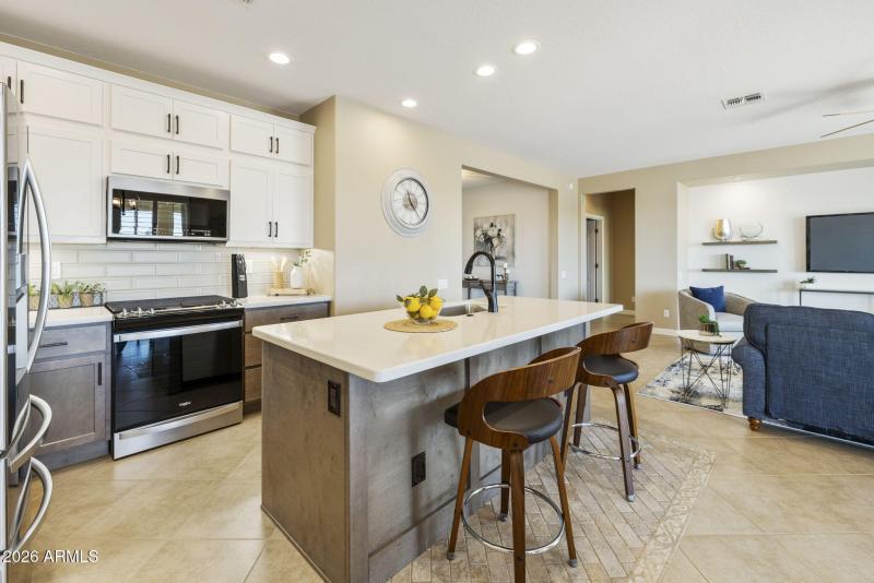 30-23225 N Hank Raymond Dr